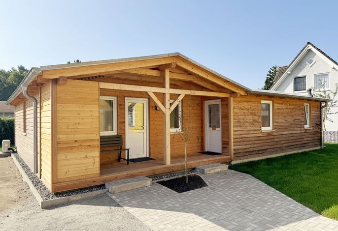 Bungalow 02 Fantasie mit Terrasse
