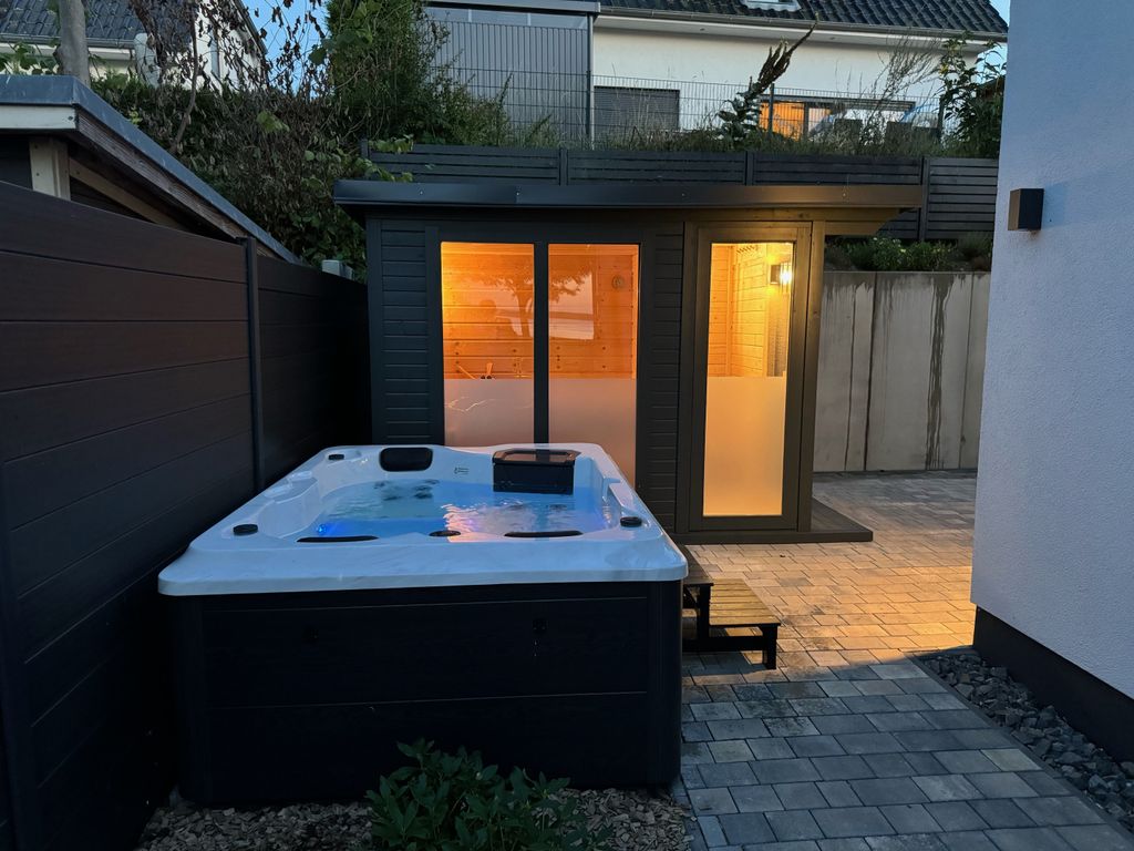 Whirlpool und Außen Sauna