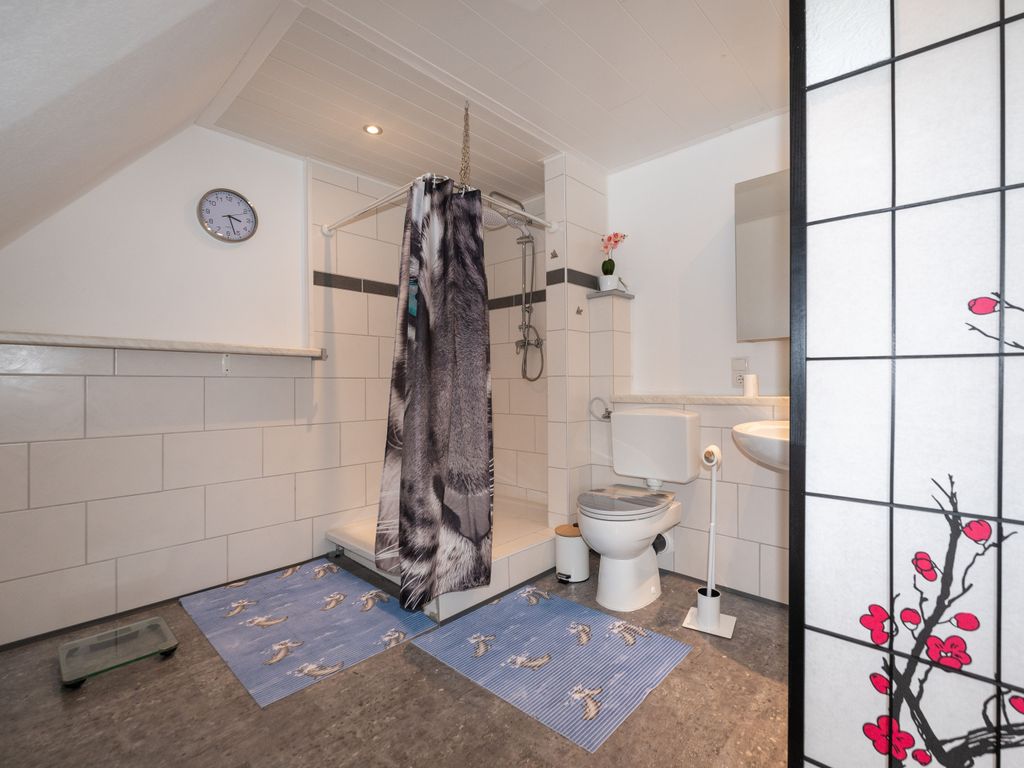 Dusche und Toilette