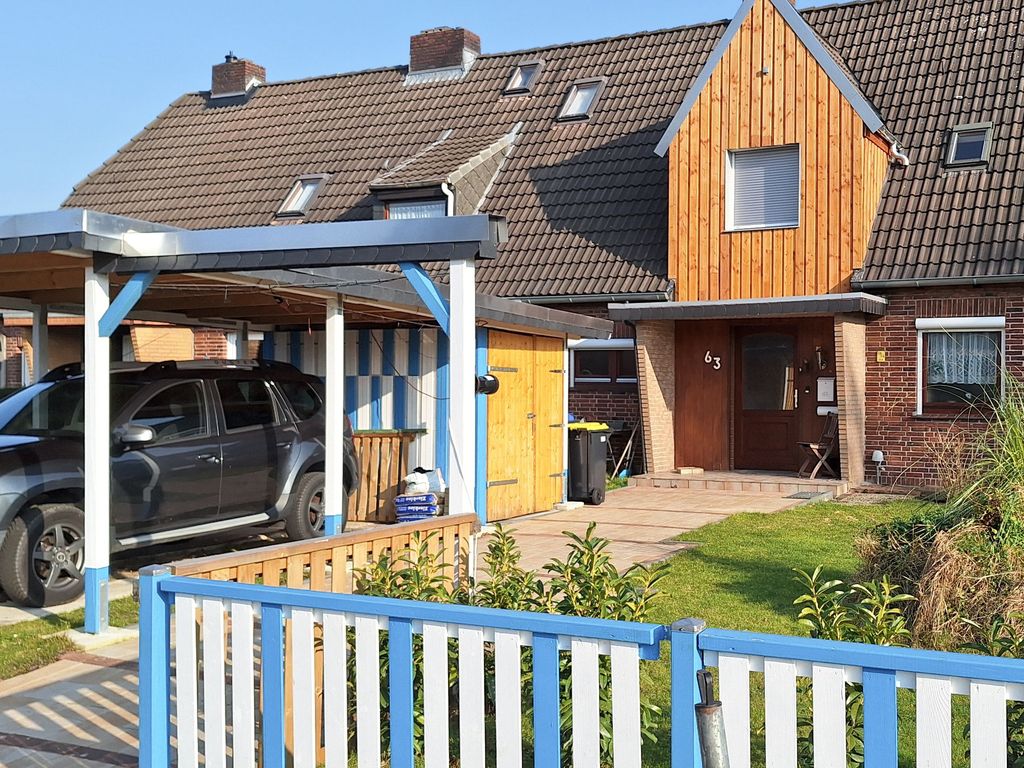 Frontansicht mit Carport