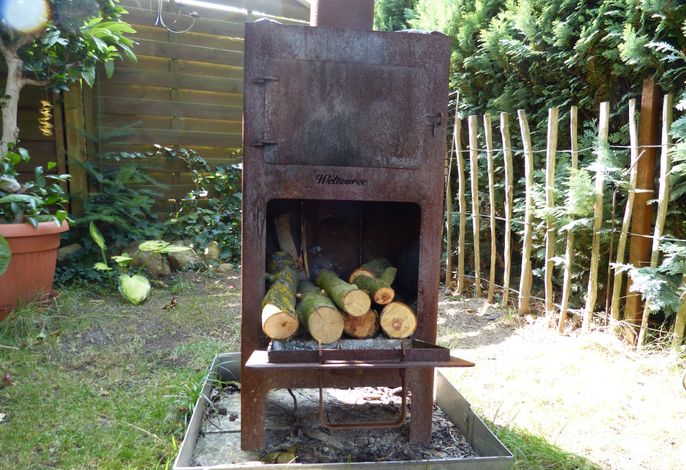 Feuerstelle - bei einem Getränk können Sie es sich im Garten noch einheizen...
