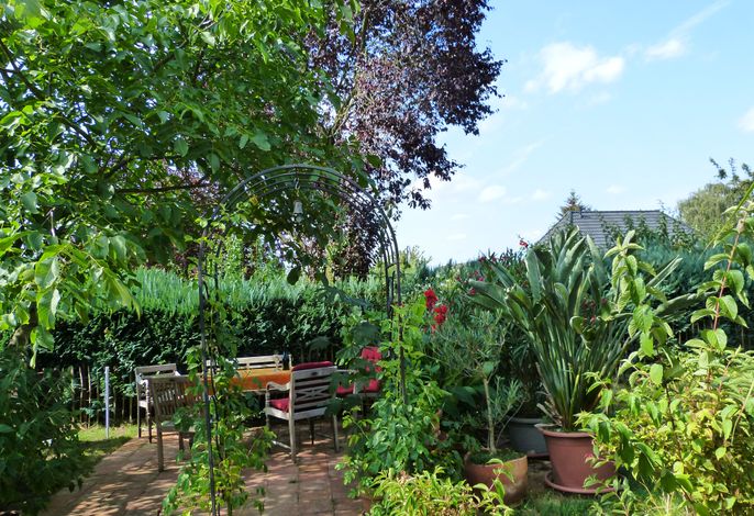 Gemütliche Sitzecke im Garten