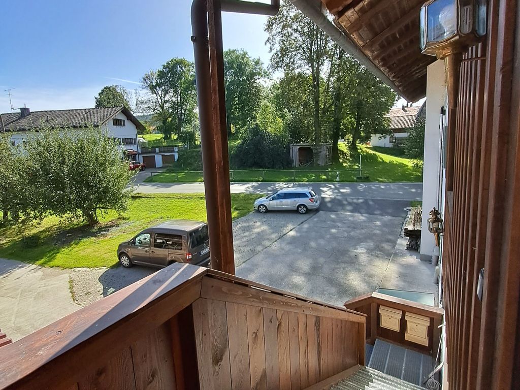 Aufgang mit Parkplatz