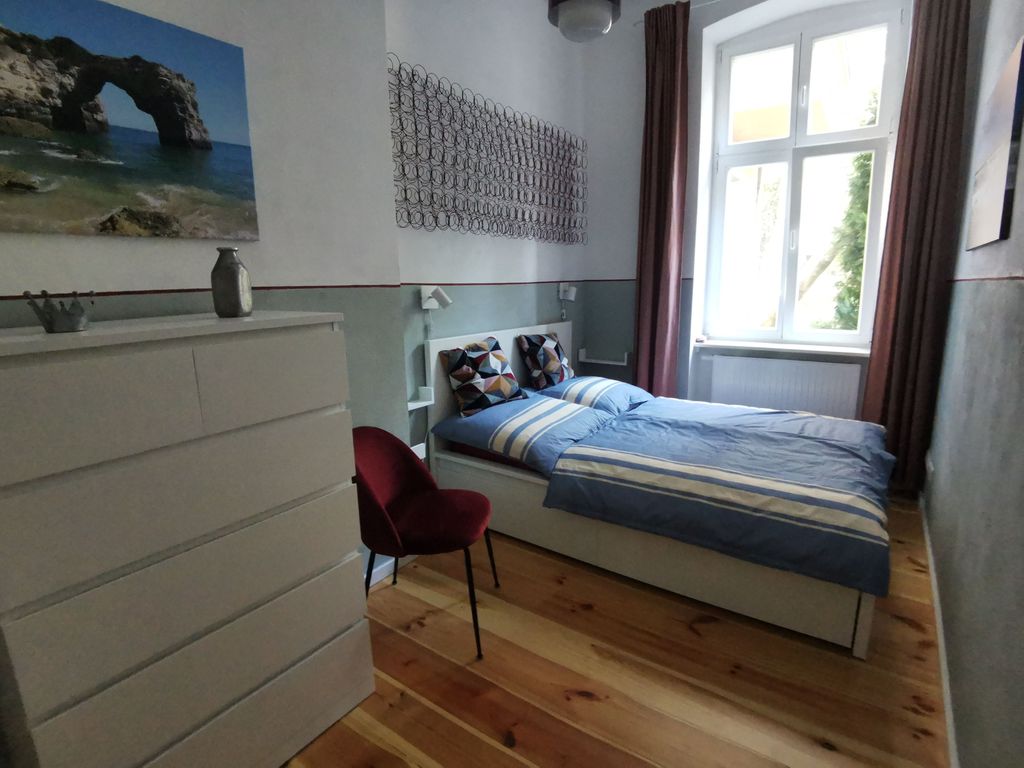 Schlafzimmer 1