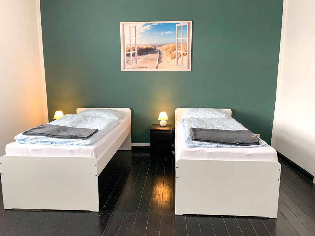 Schlafzimmer 1