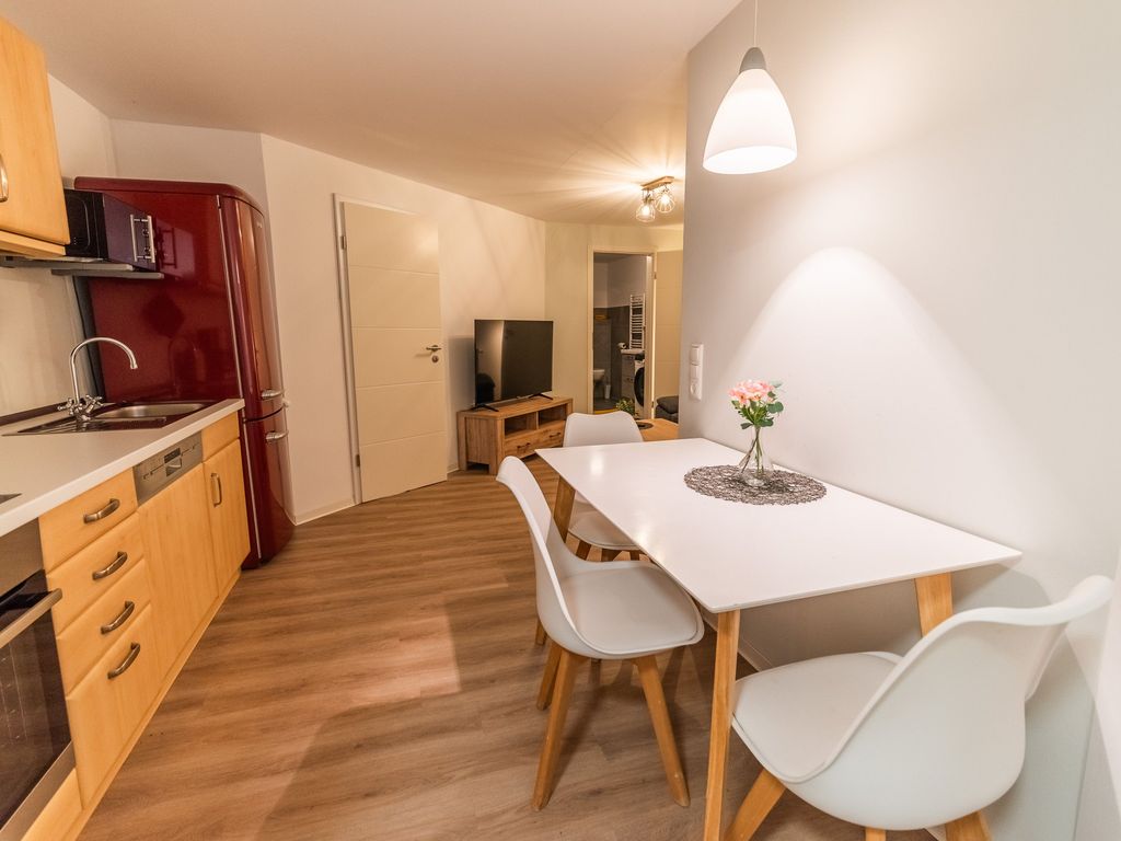 Hinter der linken Zimmertür: Schlafzimmer mit 2 Einzelbetten