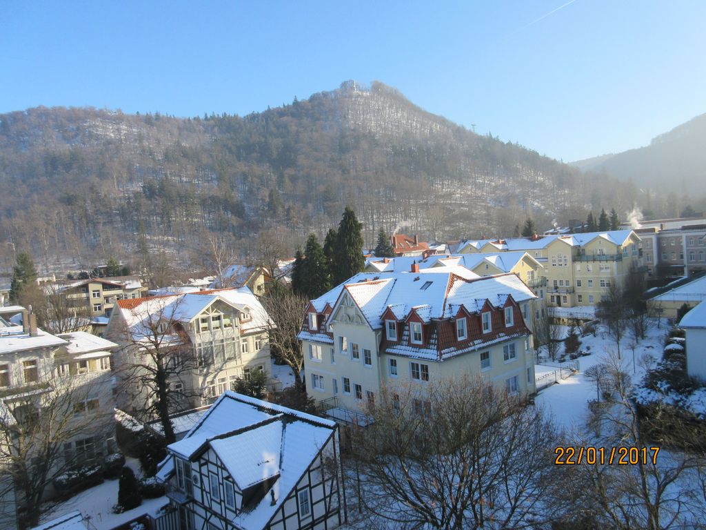 Blick aus dem Turmzimmer zum Burgberg
