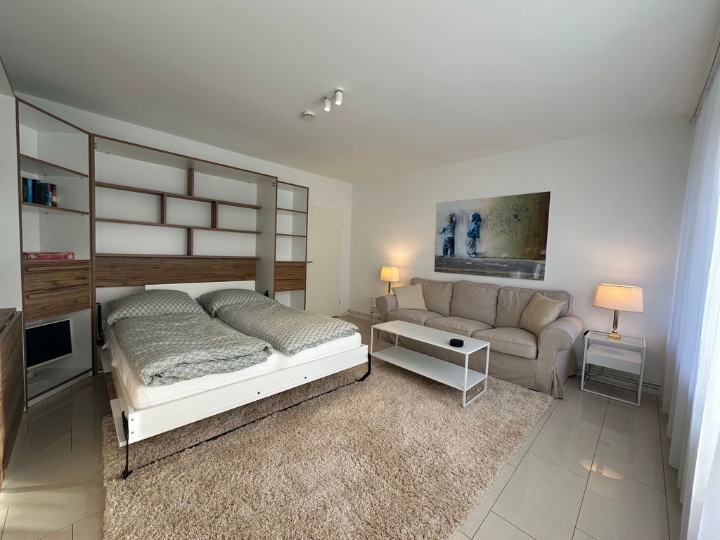 Wohnzimmer mit Schlafbereich