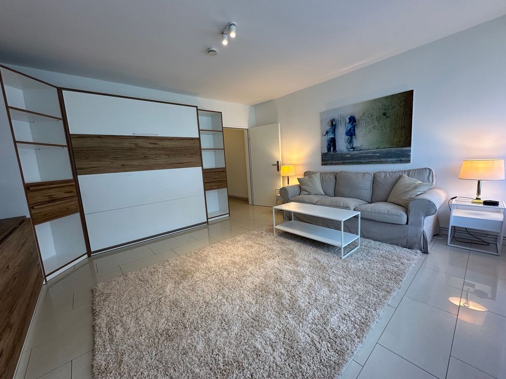 Wohnzimmer Home-Office geeignet