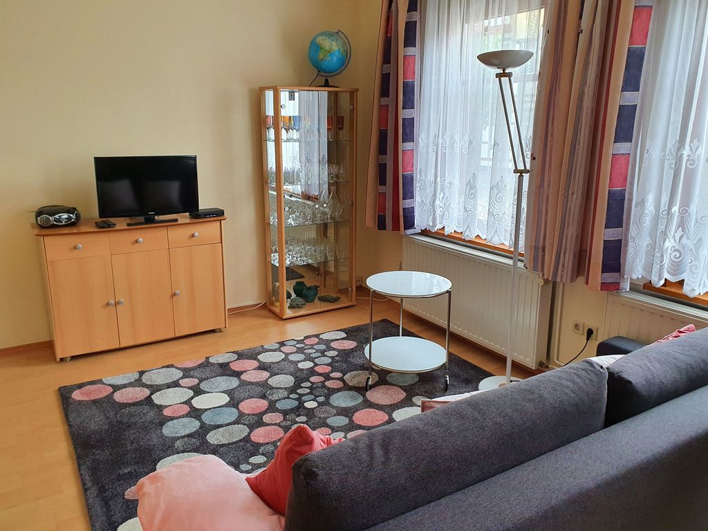 Schlafcouch mit Flat-TV
