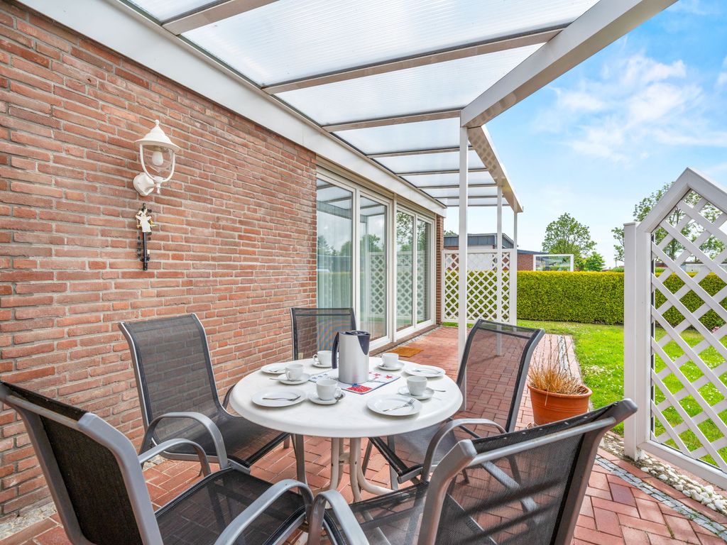 Große Terrasse mit Sitzmöglichkeit