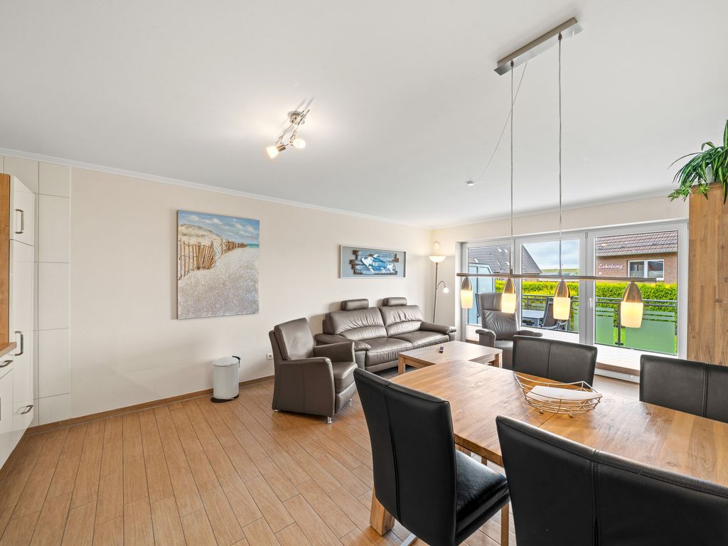 Wohnzimmer mit Balkon