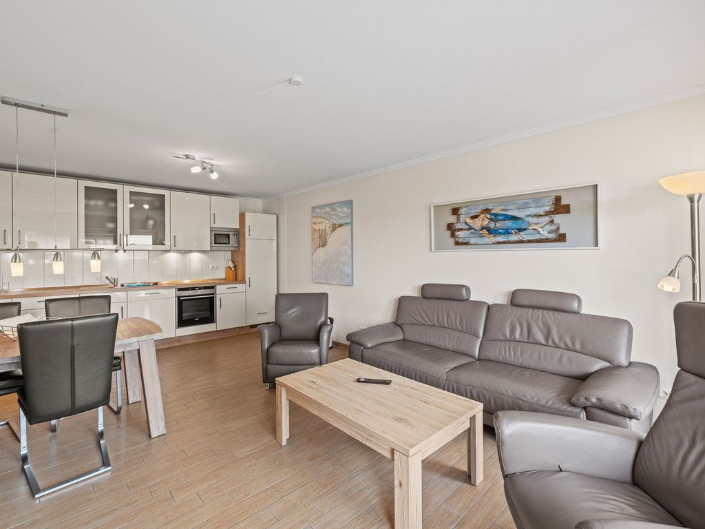 Wohnzimmer mit integriertem Küchenbereich