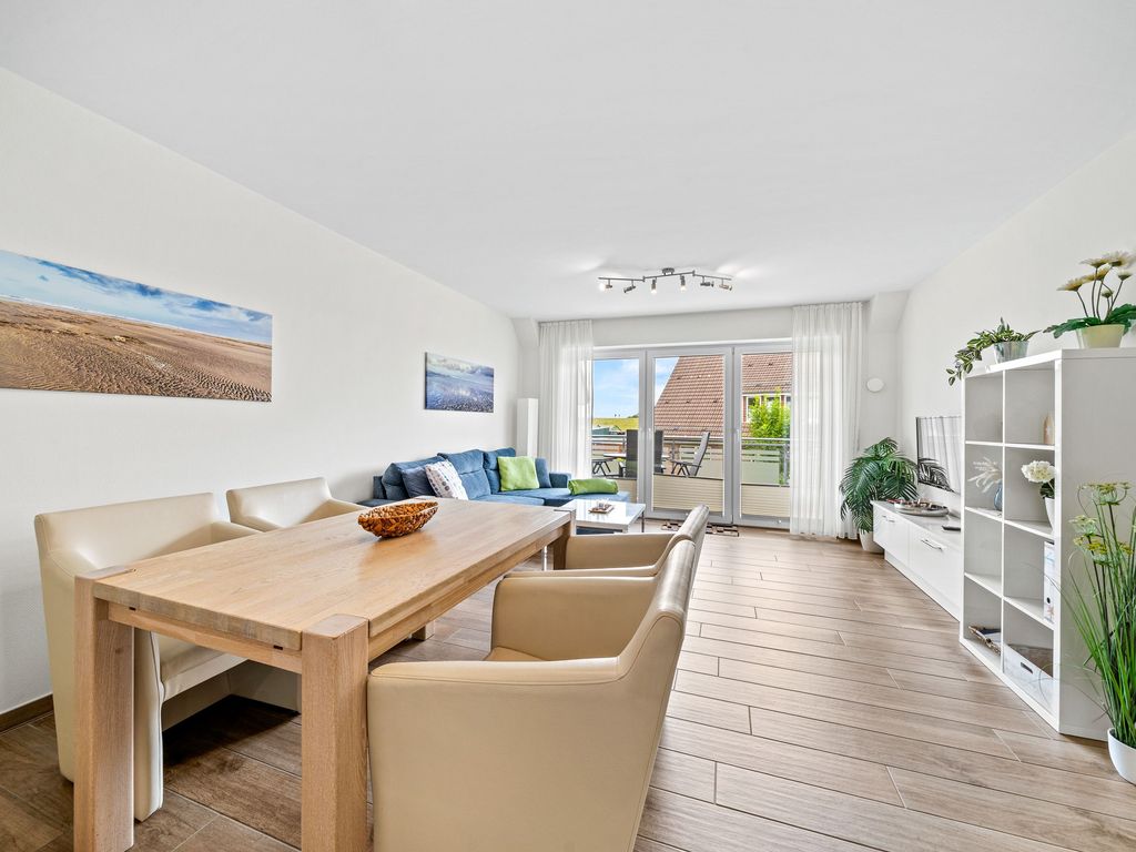 Wohnzimmer mit Balkon