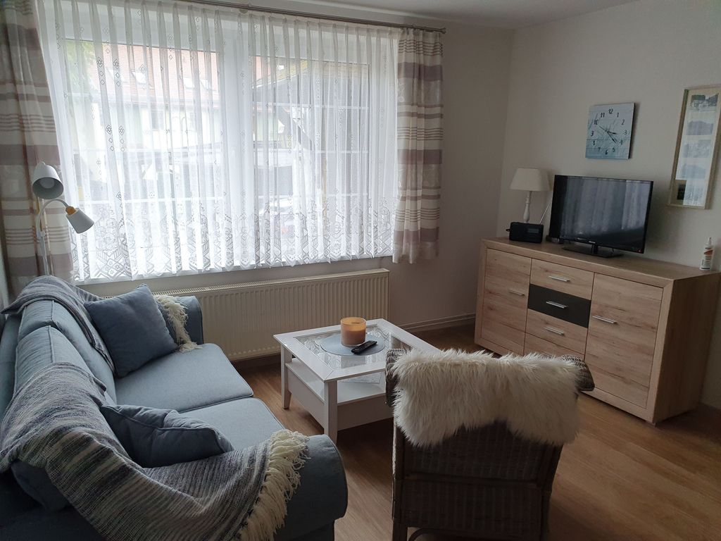 Wohnzimmer mit Flat-TV