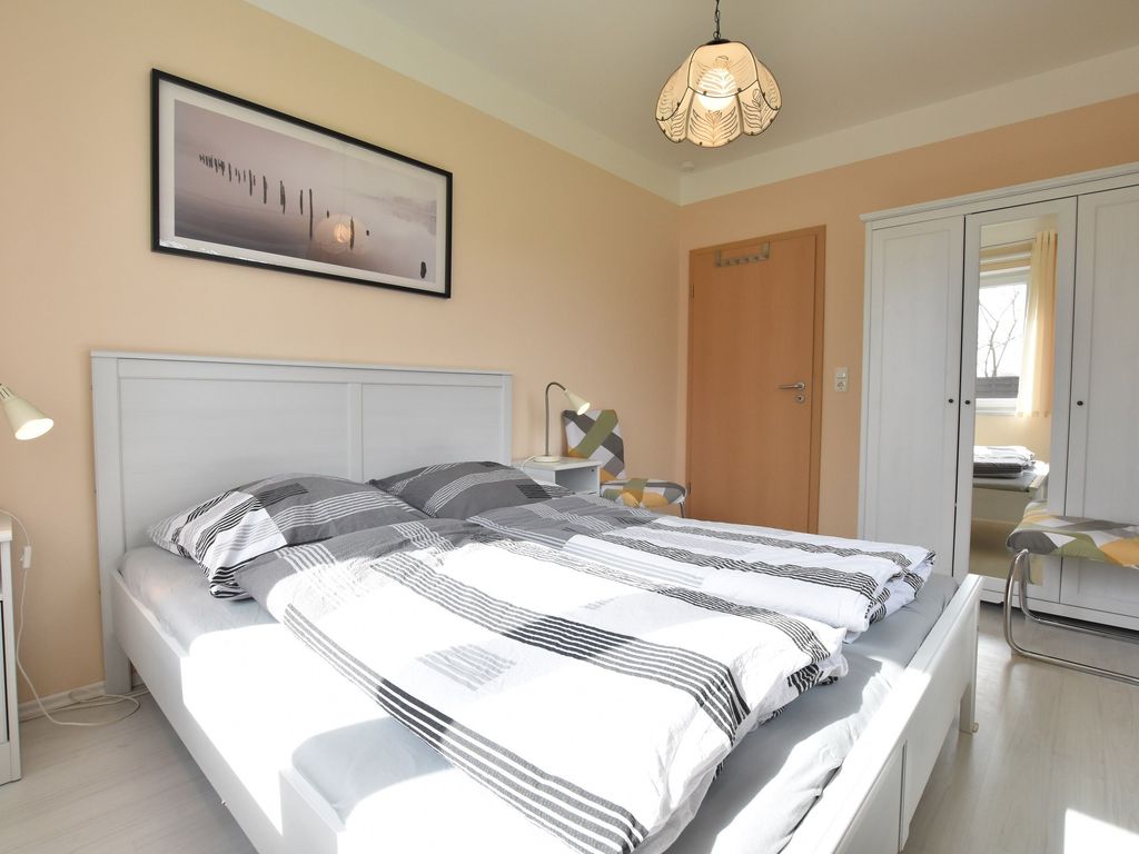 Schlafzimmer mit Doppelbett