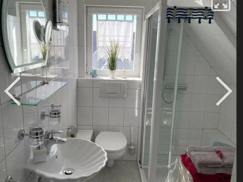 Bad mit Dusche und WC