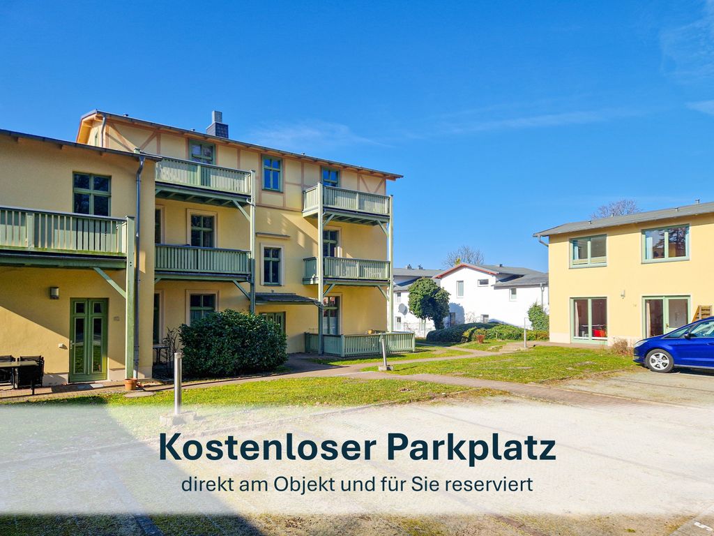 Ein kostenfreier Parkplatz befindet sich direkt an der Unterkunft.