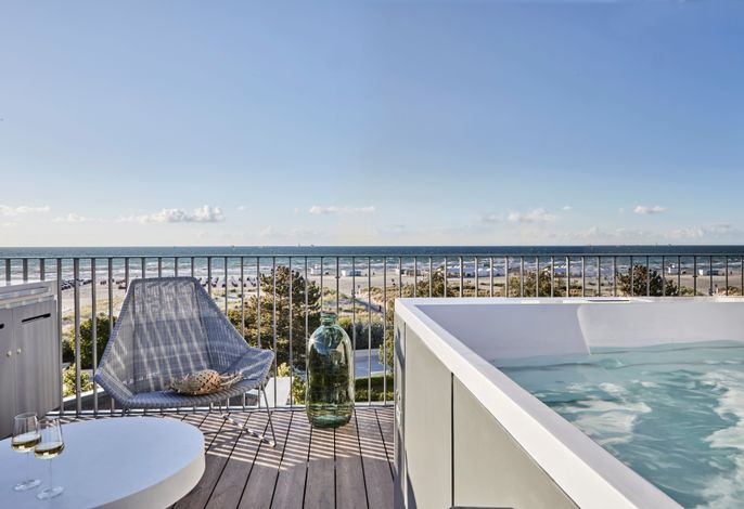 Sky Suite mit Dachterrasse und Meerblick-Whirlpool
