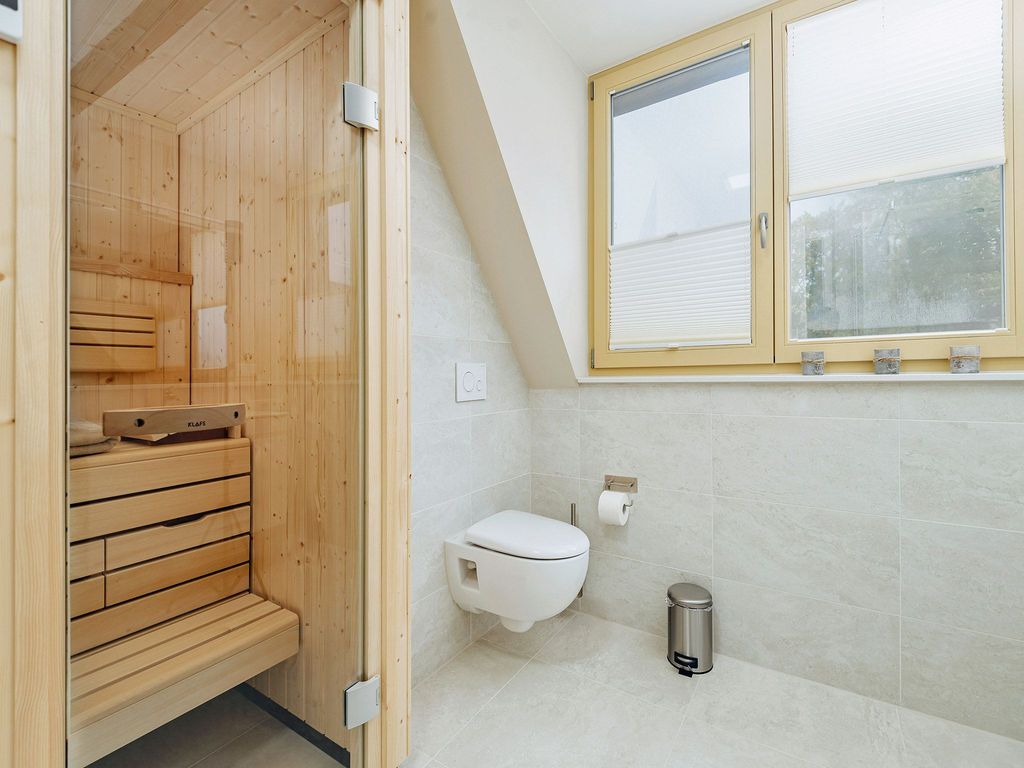 Integral Immobilien: Dein Darß Urlaub Born - modernes Duschbad mit Sauna der Ferienwohnung Hafenkieker