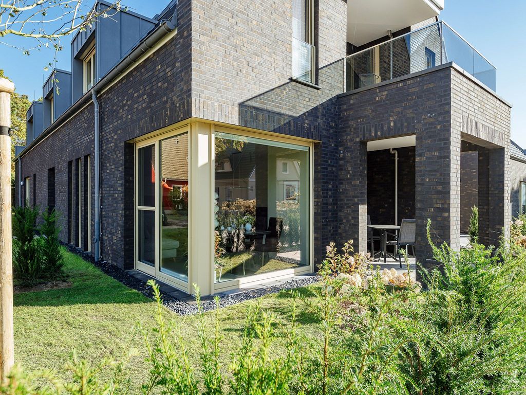 Integral Immobilien: Dein Darß Urlaub Born - Essecke und Terrasse der Ferienwohnung Pinnschieter