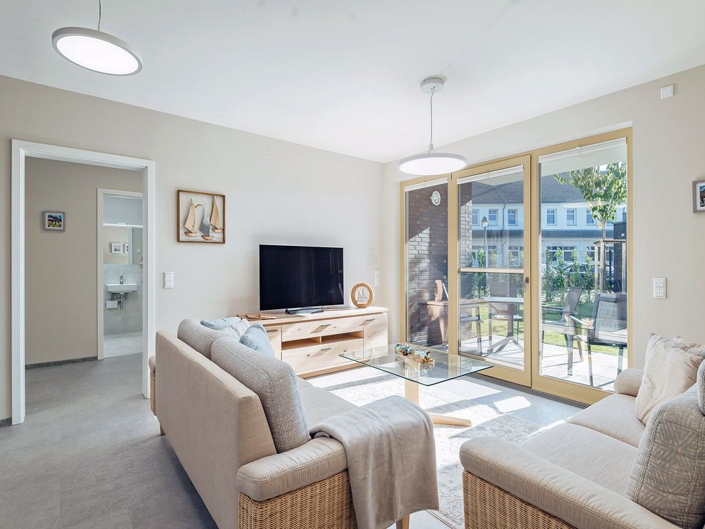 Integral Immobilien: Dein Darß Urlaub Born - Stilvoller Wohnbereich der Ferienwohnung To Huus