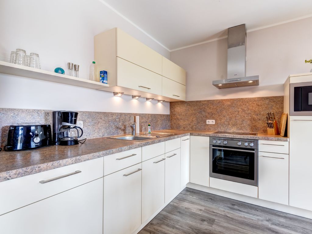 vollwertige Küche Wohnung 2