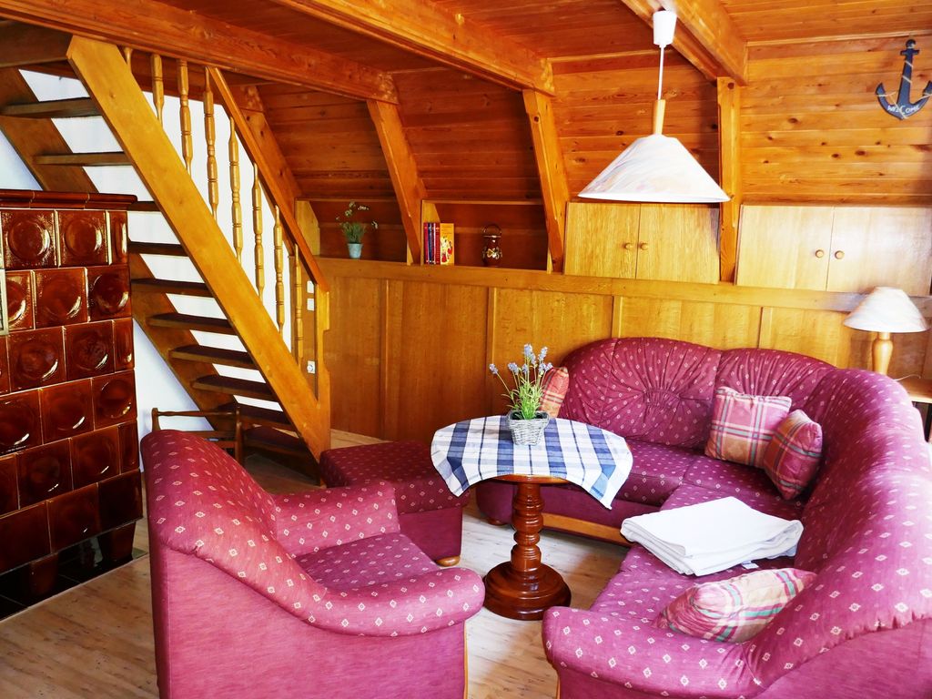 Wohnzimmer mit offener Küche