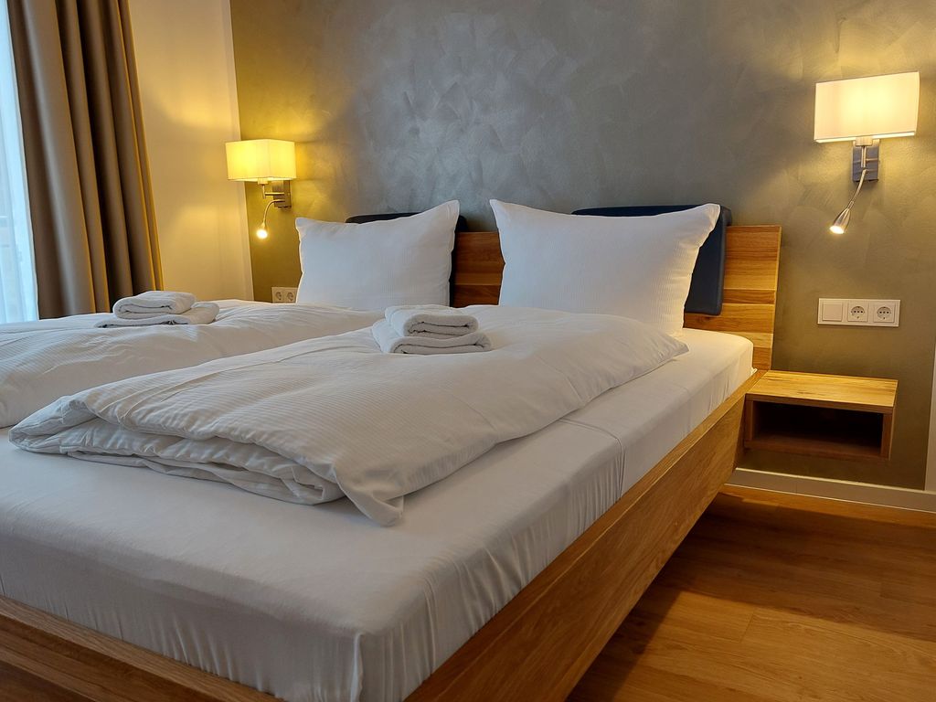 Schlafzimmer mit Doppelbett