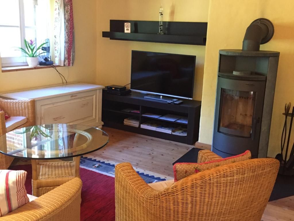 Wohnzimmer mit Kamin