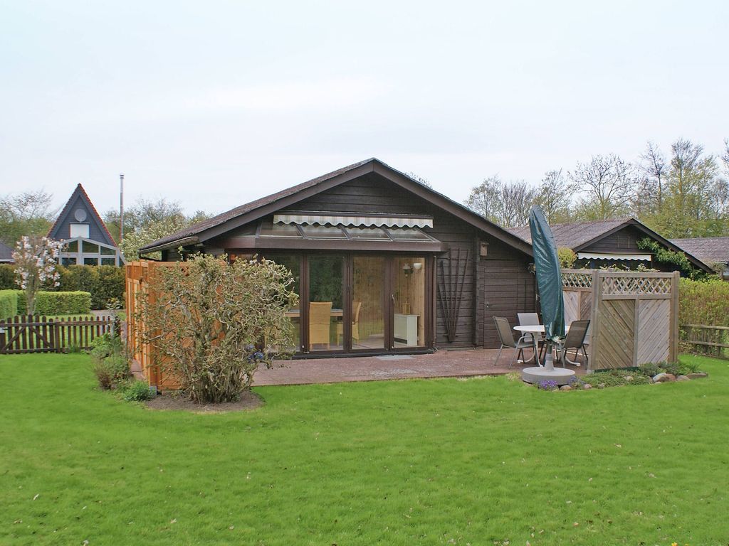 Blockhaus- grosse Terrasse und Grundstück mit Zaun - sehr strandnah