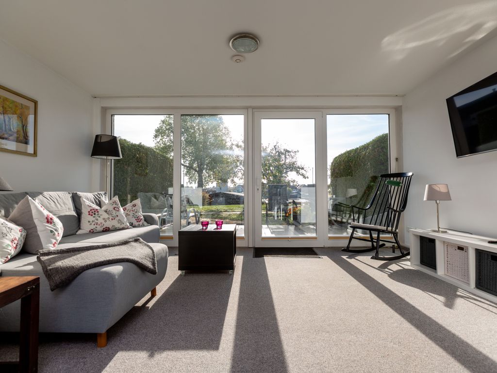 Wohnzimmer mit Blick in den Garten