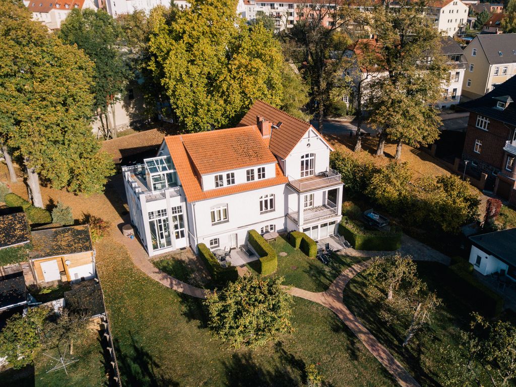 Drohne Villa Detail vom See