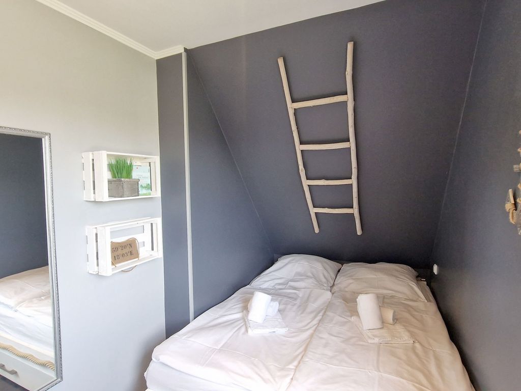 Doppelbett & Spiegel