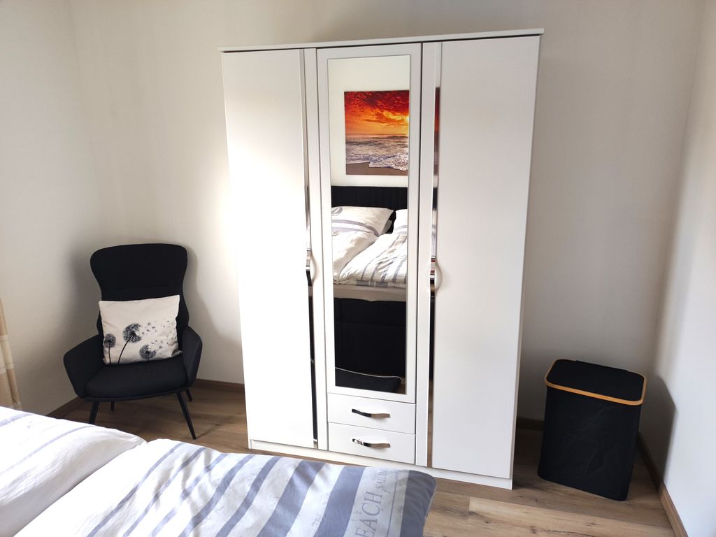 Kleiderschrank im Schlafzimmer