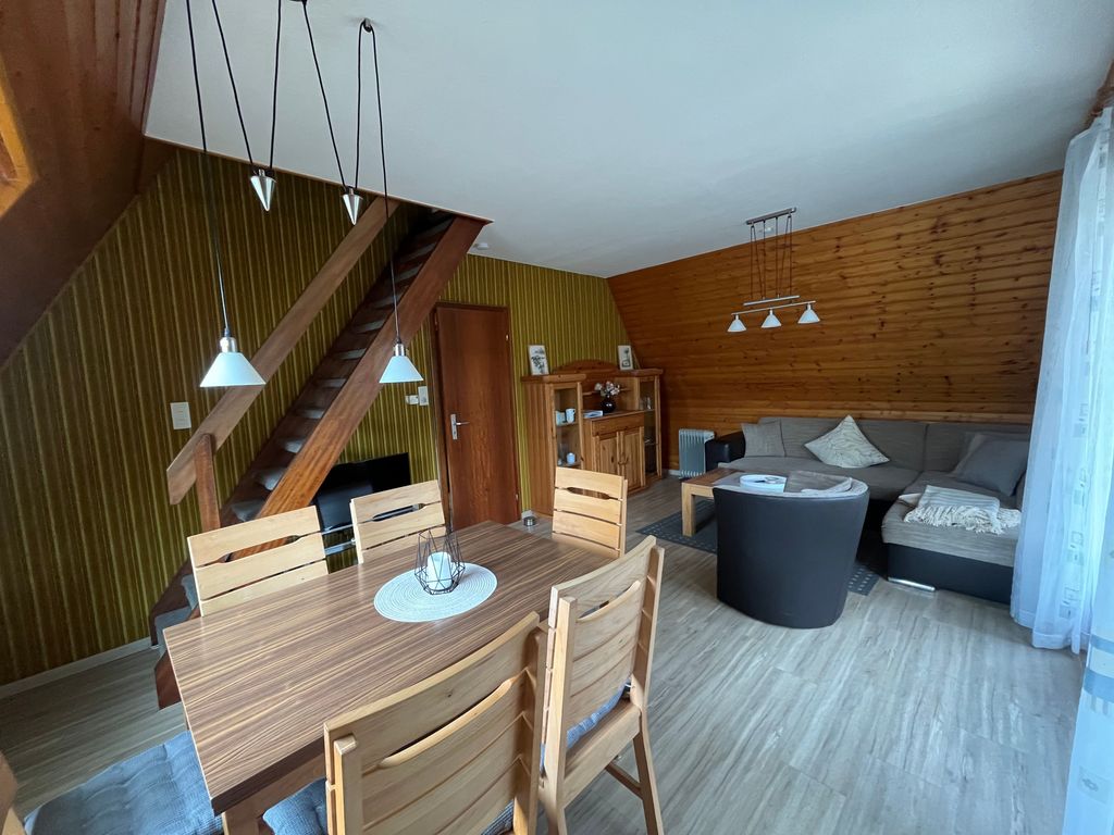 Wohnzimmer mit Schlafsofa