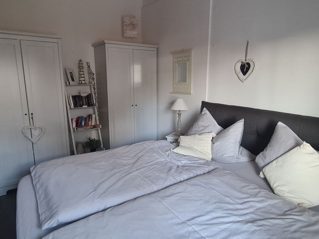 Schlafzimmer 1