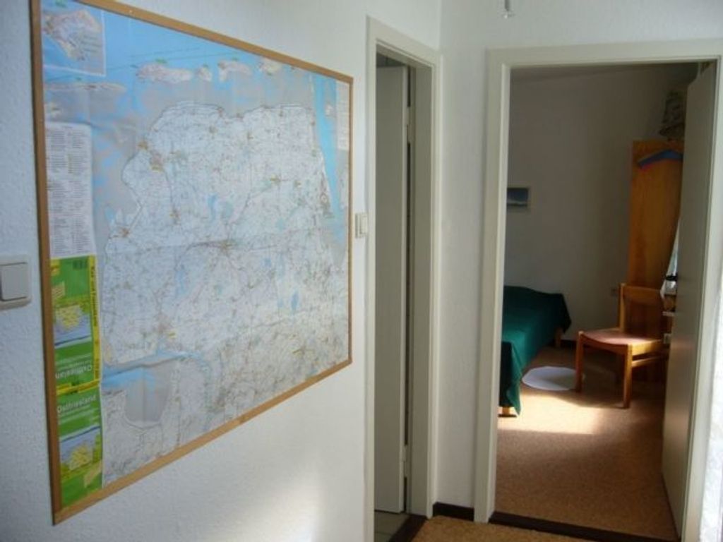 Ferienhaus Tita, Flur mit Ostfrieslandkarte