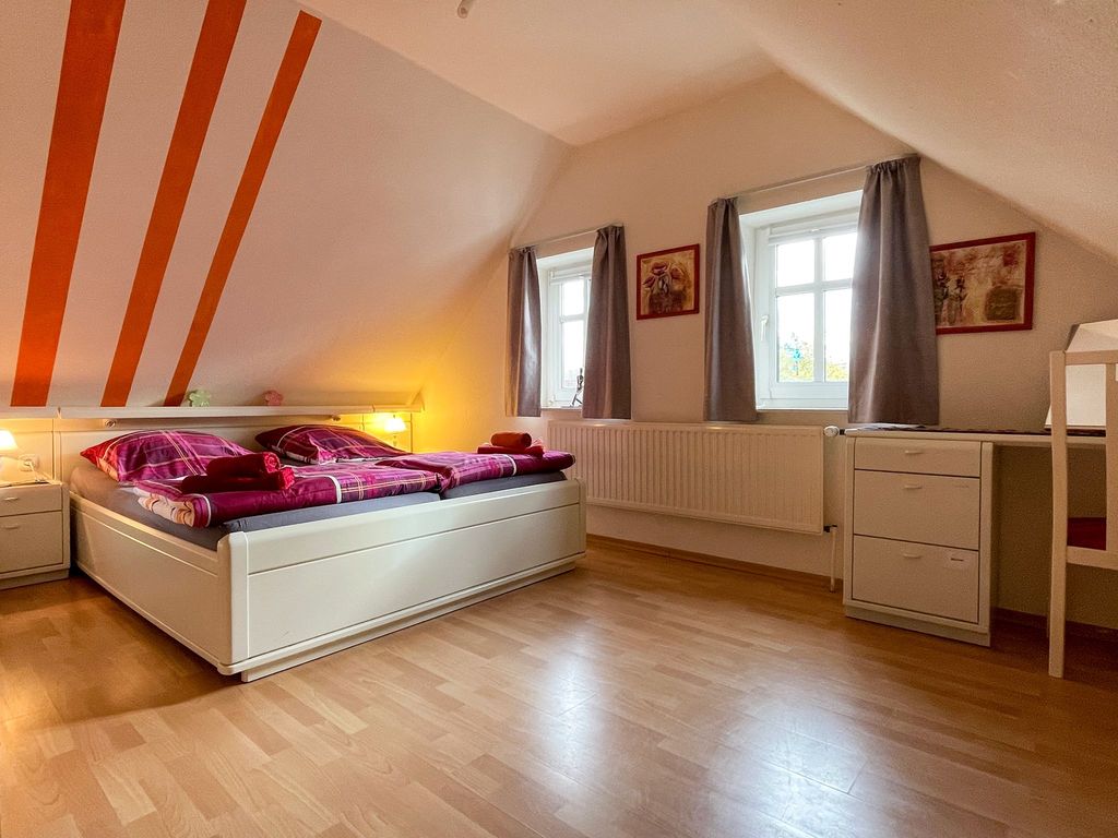 Schlafzimmer großes Bett