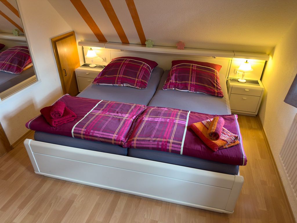 Schlafzimmer großes Bett