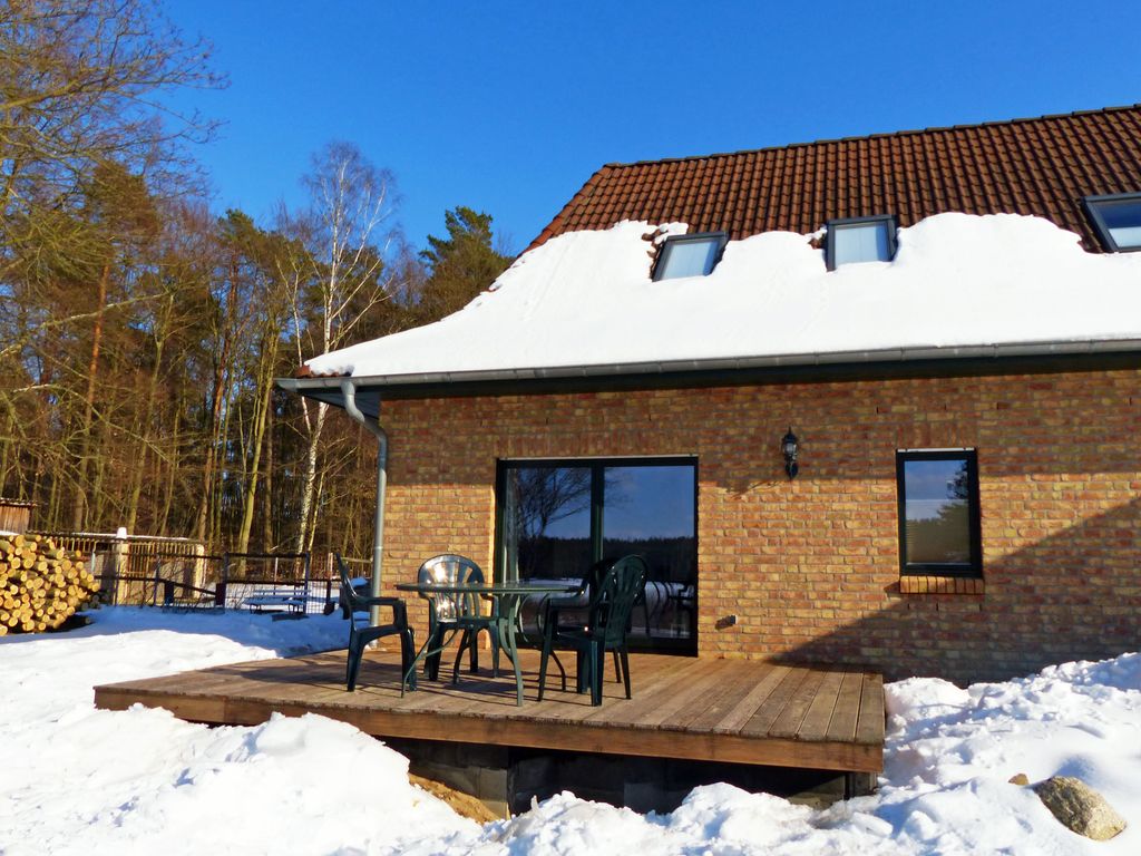 Terrasse vor der Ferienwohnung im Winter