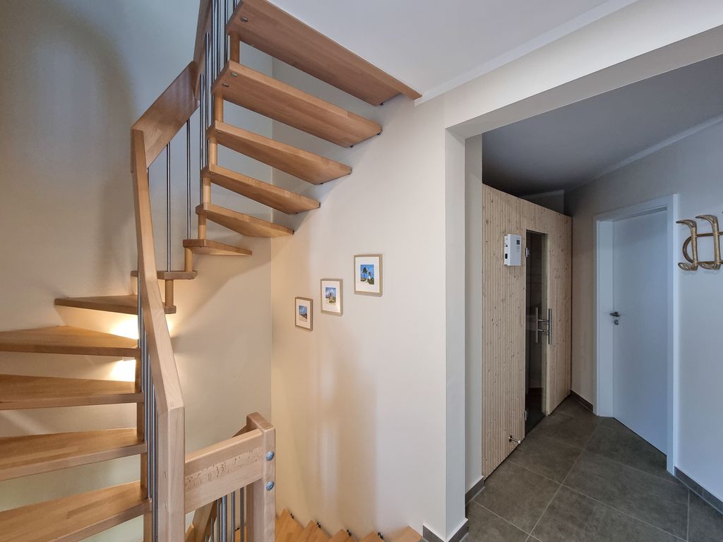 Flur mit Eingang zur Sauna
