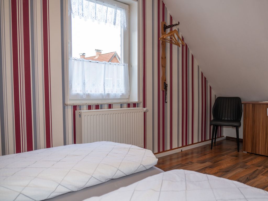 Schlafzimmer 1