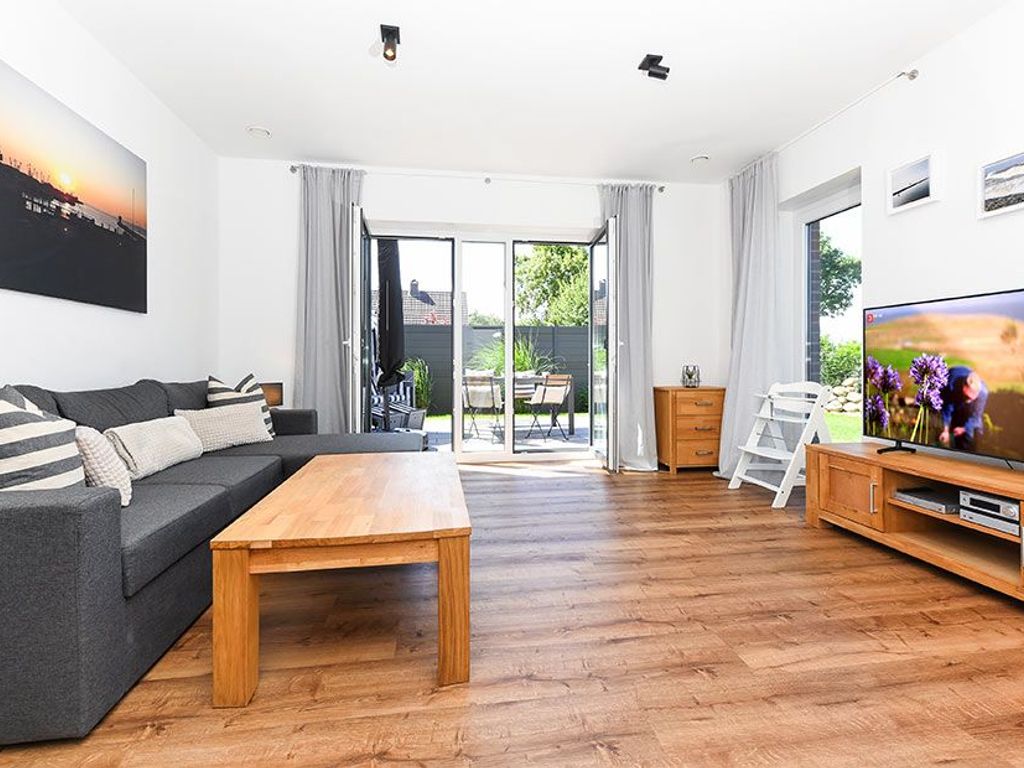 Wohnzimmer mit Essplatz und integrierter Küche