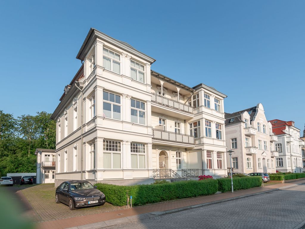 Villa Kurfürst Bansin: Straßenansicht der Villa nahe am Strand
