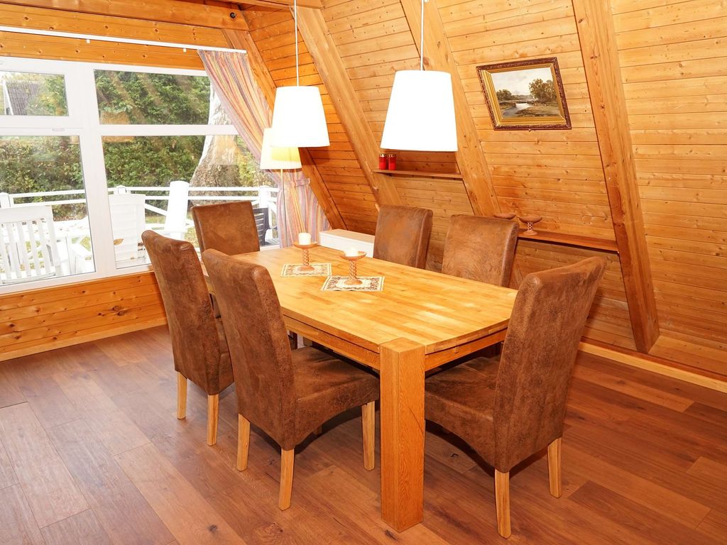 Esstisch im Wohnzimmer