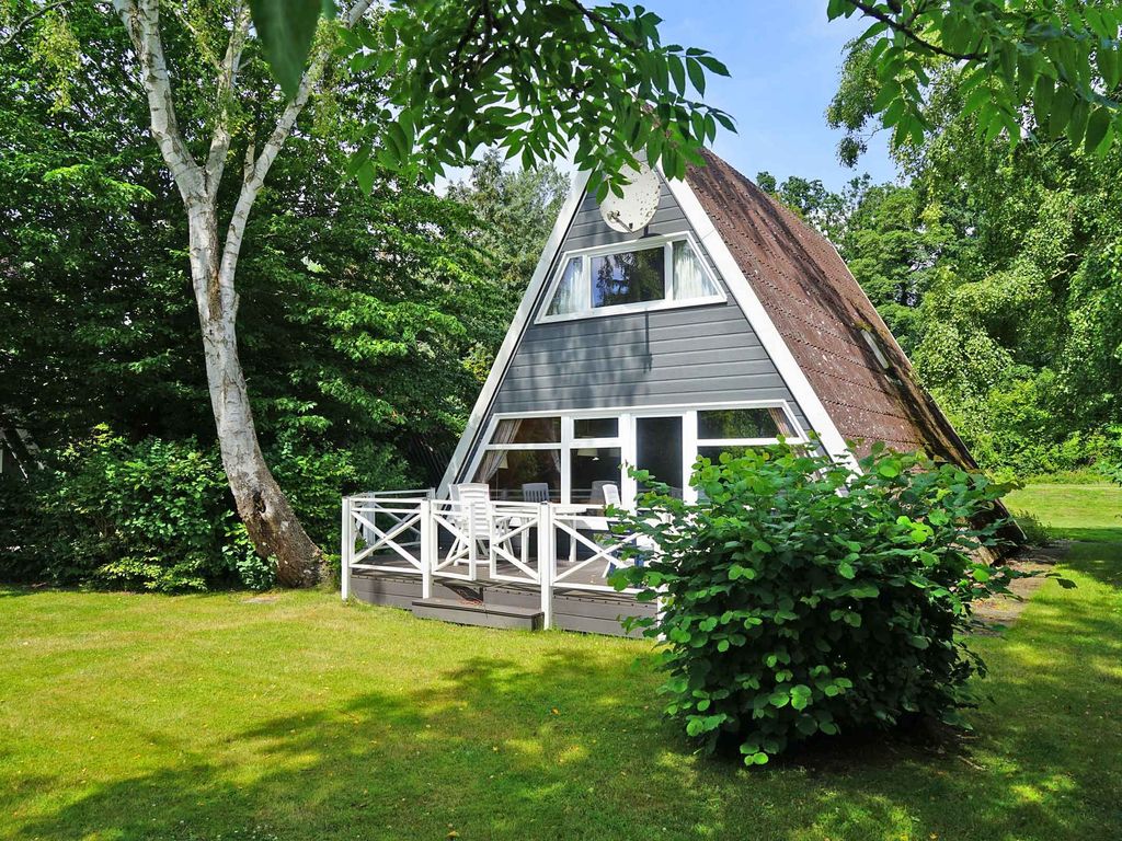 Zeltdachhaus mit viel Platz in Strandnähe und grosser Terrasse