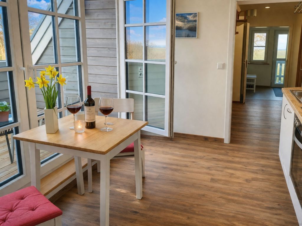 Kleine Küche mit Zugang zur Loggia