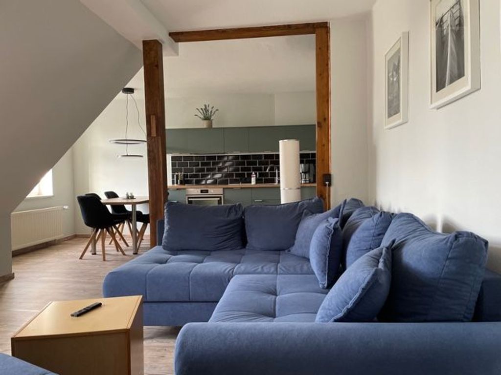 gemütlicher Schlaf- und Wohnraum mit Schlafcouch