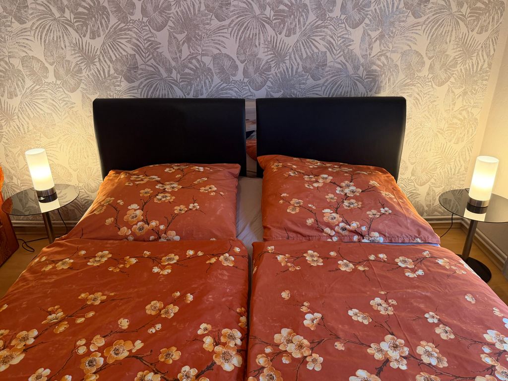 Doppelbett im separaten Schlafzimmer